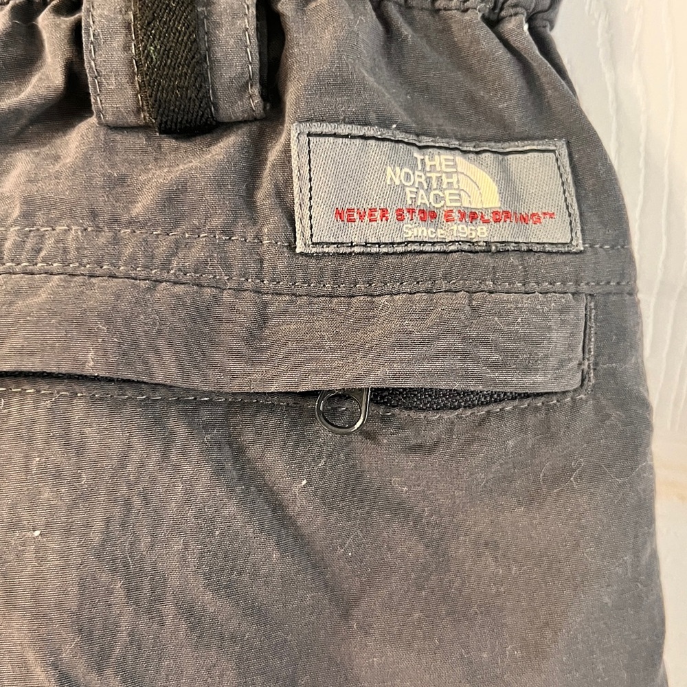 The North Face Men's Dark Gray Cargo Pants Zip- off Convertible Pants - Picture 12 of 13